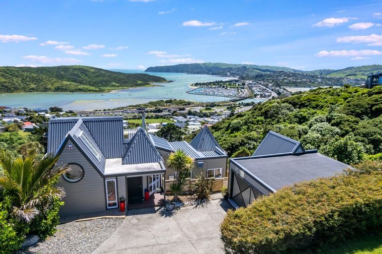 Photo of property in 13 Ettrick Grove, Papakowhai, Porirua, 5024