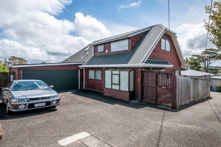 Photo of property in 1/81 Carlisle Road, Torbay, Auckland, 0632