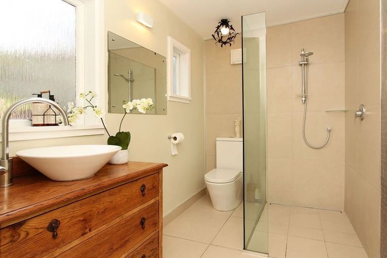 Photo of property in 132 Paremata Road, Paremata, Porirua, 5024