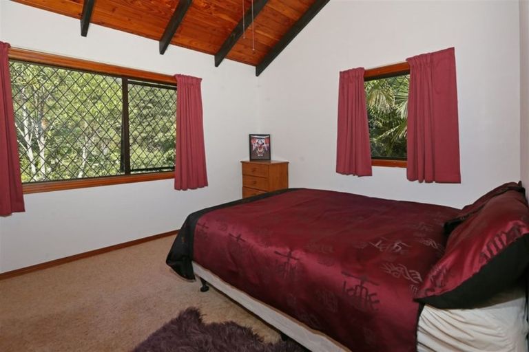 Photo of property in 99 Grassmere Road, Henderson Valley, Auckland, 0612