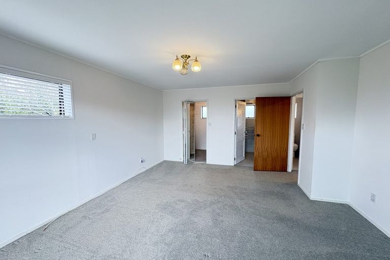Photo of property in 2/90 Royal View Road, Te Atatu South, Auckland, 0610