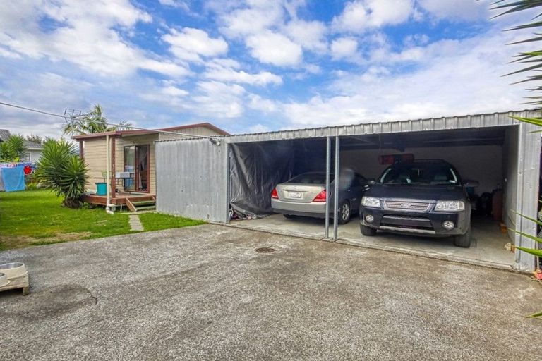 Photo of property in 28 Dungarvon Place, Clendon Park, Auckland, 2103