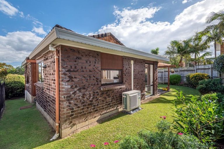 Photo of property in 2/10 Tobruk Crescent, Milford, Auckland, 0620