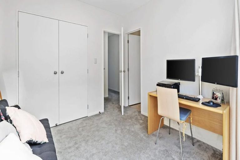 Photo of property in 5 Bloom Crescent, Sunnyvale, Auckland, 0612