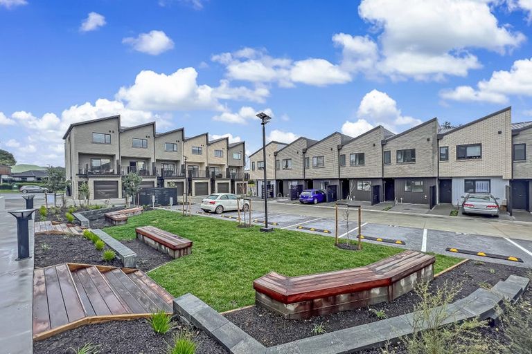 Photo of property in 4/28 Westgate Drive, Westgate, Auckland, 0614