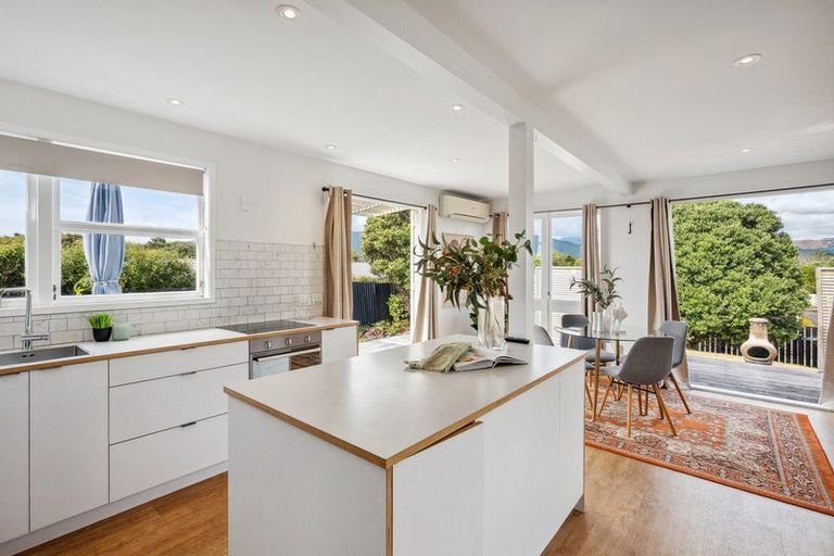 Photo of property in 29 Titoki Road, Waikanae Beach, Waikanae, 5036