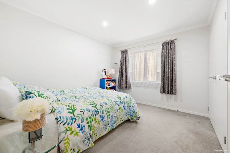 Photo of property in 1 Sunshine Lane, Flat Bush, Auckland, 2019