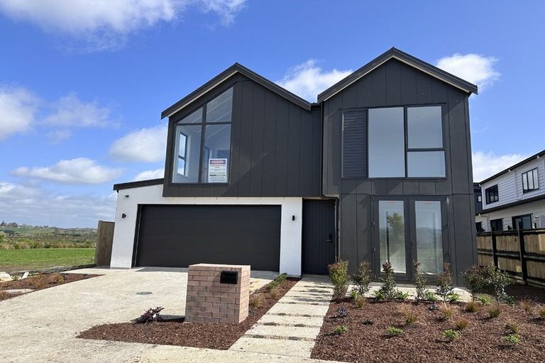 Photo of property in 12 Catalina Avenue, Rosehill, Papakura, 2113