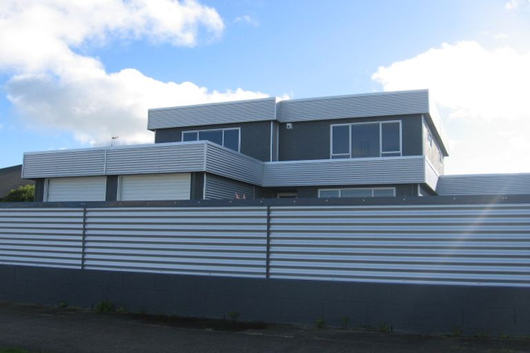Photo of property in 96 John F Kennedy Drive, Milson, Palmerston North, 4414