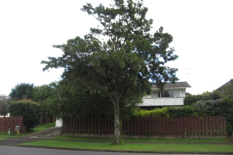 Photo of property in 165 Gossamer Drive, Pakuranga Heights, Auckland, 2010