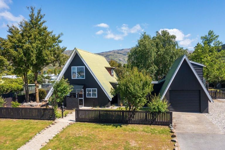 Photo of property in 20 Orchard Street, Clyde, 9330