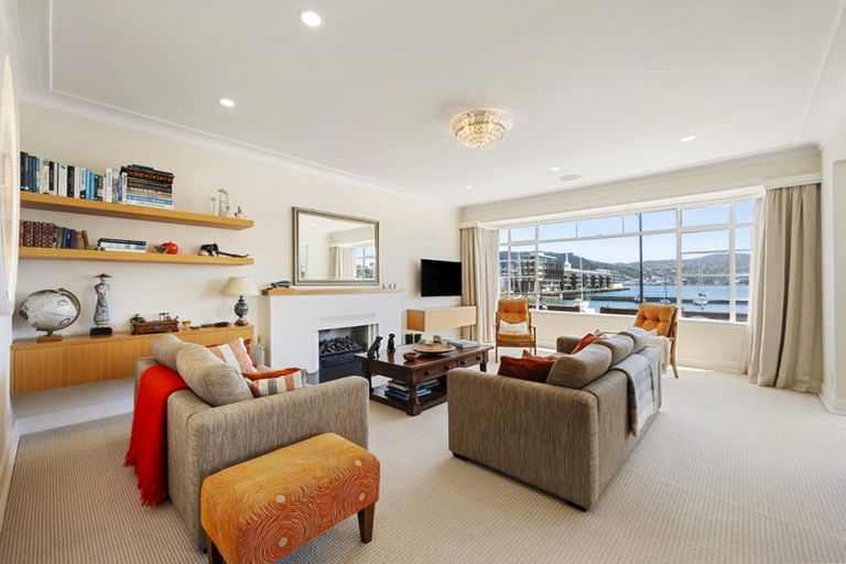 Photo of property in 90 Oriental Parade, Oriental Bay, Wellington, 6011
