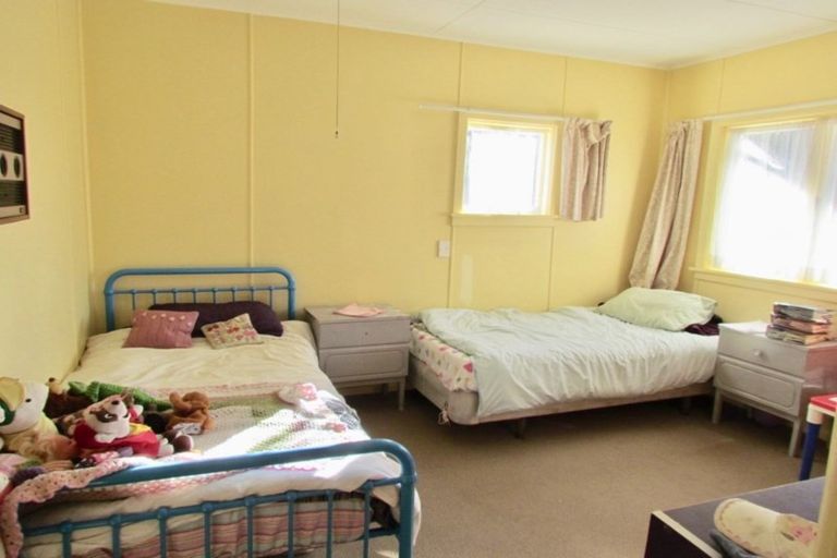 Photo of property in 12 Chamberlain Avenue, Amberley, 7481