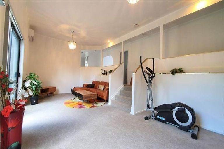 Photo of property in 12 Cherub Place, West Harbour, Auckland, 0618