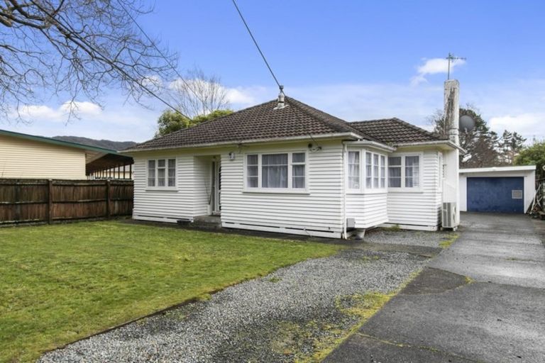 Photo of property in 3 Poole Crescent, Wainuiomata, Lower Hutt, 5014