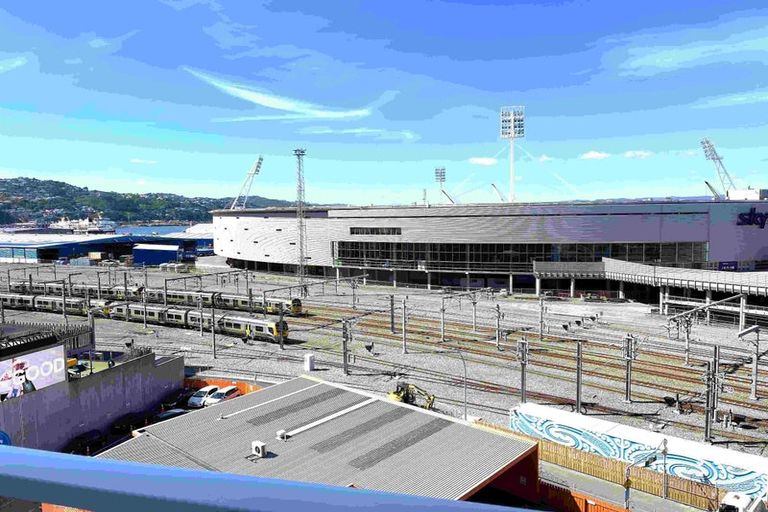 Photo of property in Endeavour Apartments, 4/125 Thorndon Quay, Pipitea, Wellington, 6011