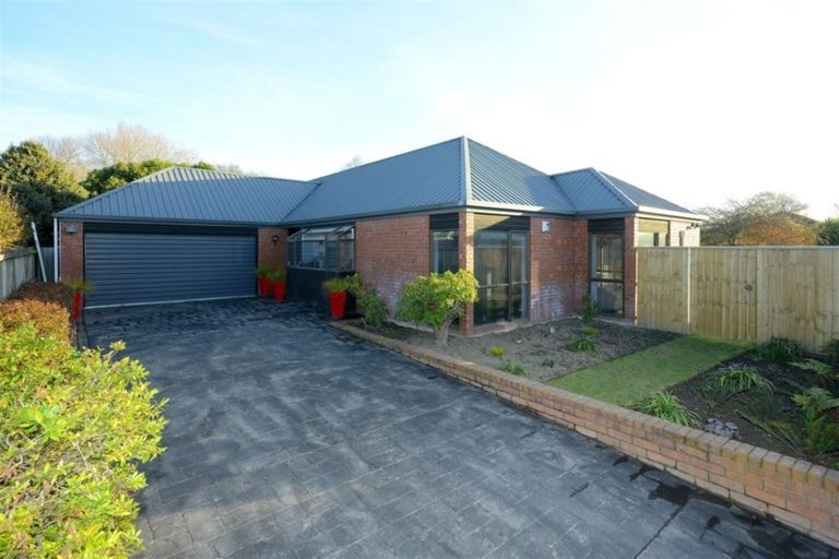 Photo of property in 12 Thoresby Mews, Avonhead, Christchurch, 8042