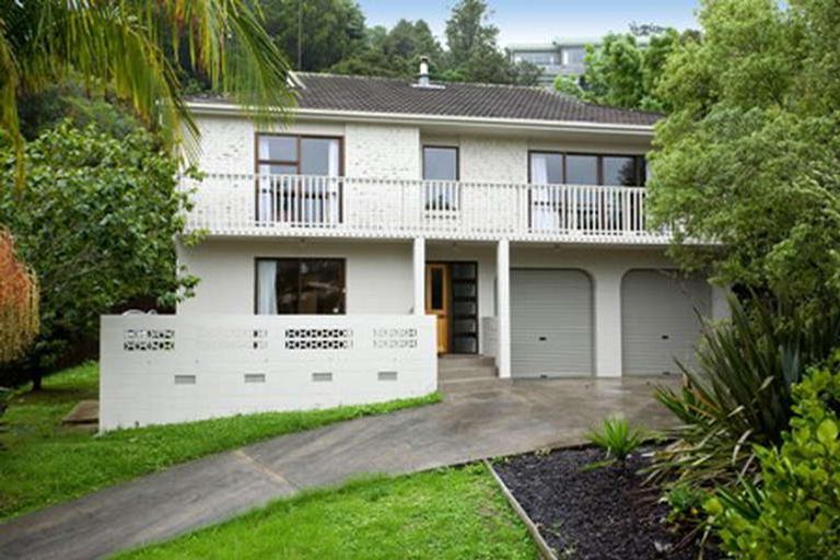 Photo of property in 18 Pluto Place, Beach Haven, Auckland, 0626