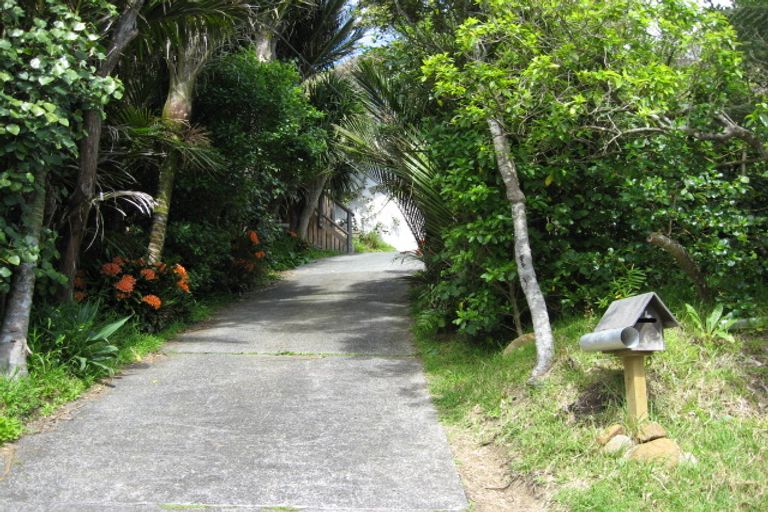 Photo of property in 74 Rayner Road, Piha, New Lynn, 0772