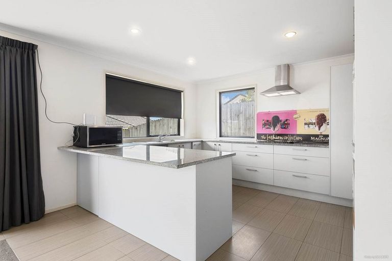 Photo of property in 19 Mcgowan Rise, Tuakau, 2121