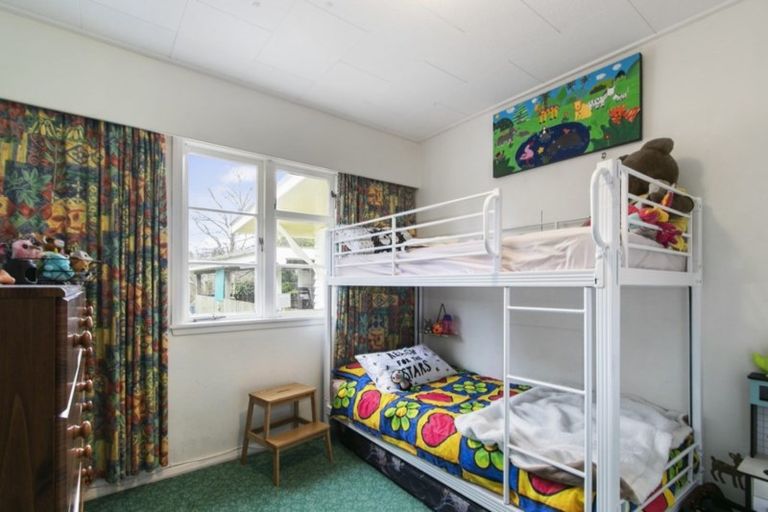 Photo of property in 3 Poole Crescent, Wainuiomata, Lower Hutt, 5014