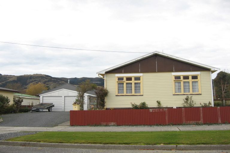 Photo of property in 4 Wood Street, Tapanui, 9522