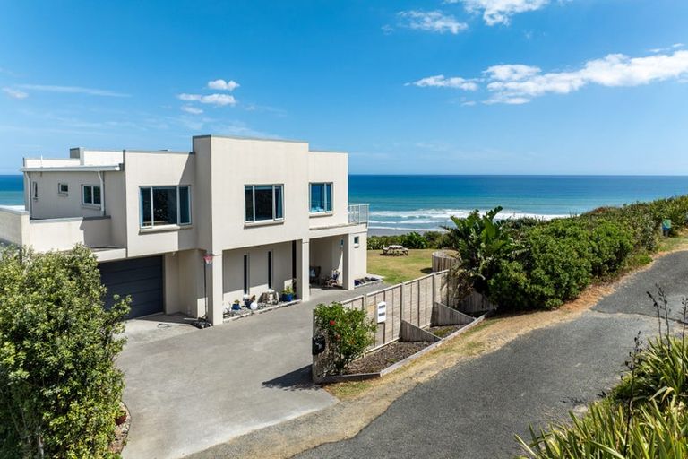 Photo of property in 20 Coates Avenue, Baylys Beach, Dargaville, 0377