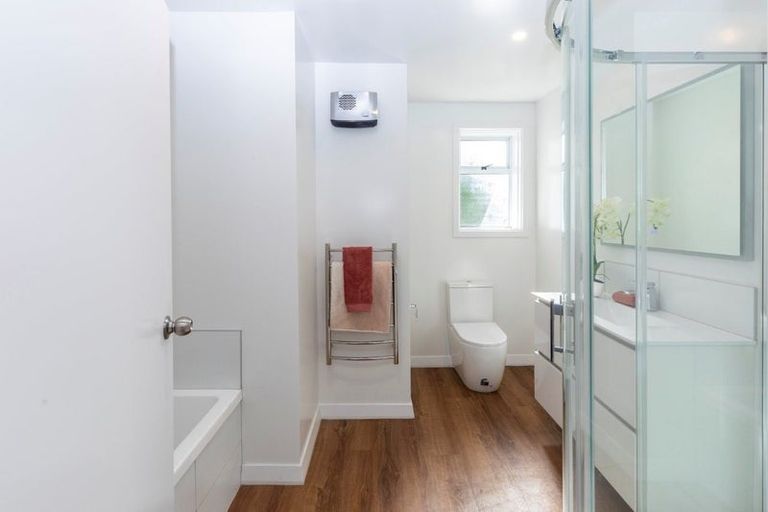 Photo of property in 8a Rosedale Place, Avonhead, Christchurch, 8042