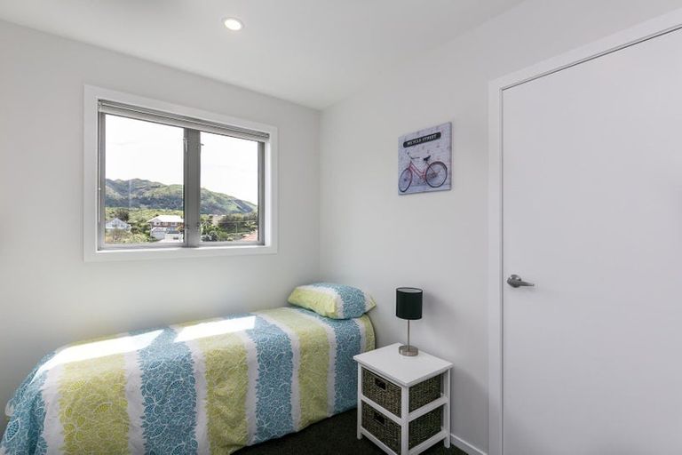 Photo of property in 41a Collins Avenue, Tawa, Wellington, 5028