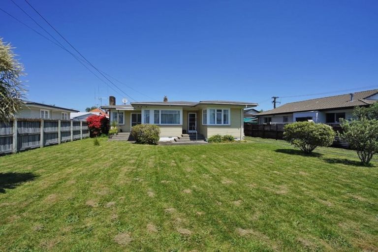 Photo of property in 24 Oxford Street, Fairfield, Hamilton, 3214