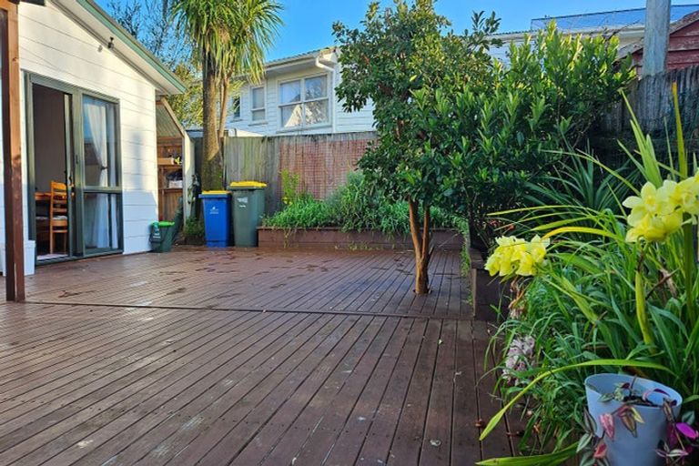 Photo of property in 19a Crystal Avenue, Glendene, Auckland, 0602