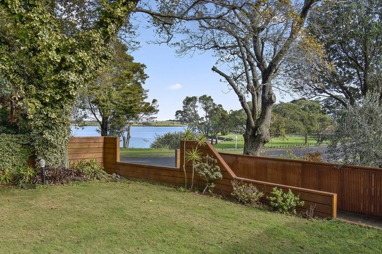 Photo of property in 1/15 Roys Road, Weymouth, Auckland, 2103