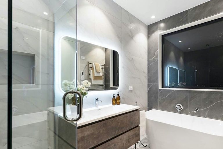 Photo of property in 4a The Parade, Bucklands Beach, Auckland, 2012