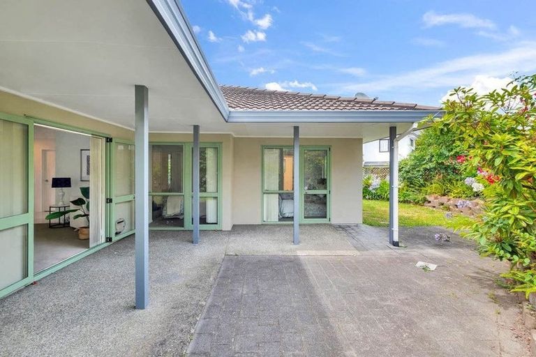 Photo of property in 38 Harbour Lights Close, West Harbour, Auckland, 0618