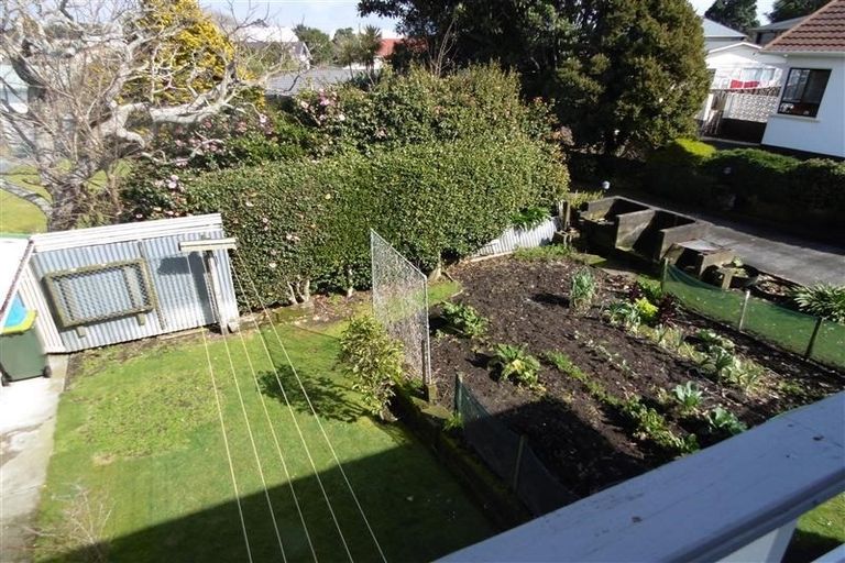 Photo of property in 5 Price Street, Westown, New Plymouth, 4310