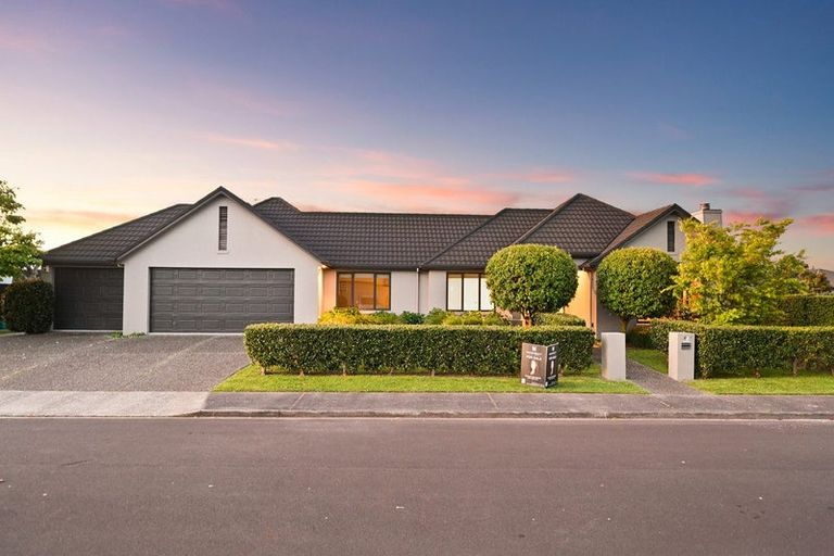 Photo of property in 2 Sovereign Place, Rototuna North, Hamilton, 3210