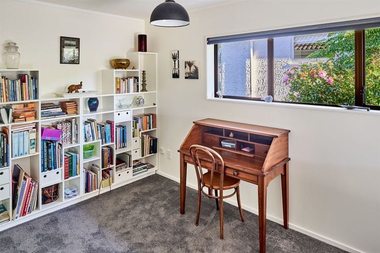 Photo of property in 10 Nikau Street, Eastbourne, Lower Hutt, 5013