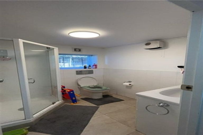 Photo of property in 158 Carlisle Road, Northcross, Auckland, 0632