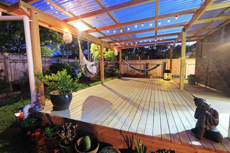 Photo of property in 1/8 Koromiko Street, New Lynn, Auckland, 0600