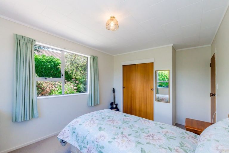 Photo of property in 11b Graham Grove, Waikanae, 5036