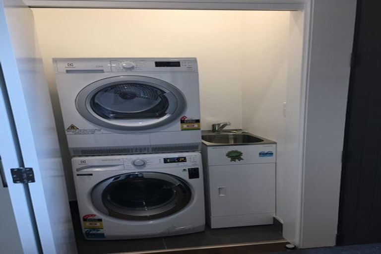 Photo of property in 12/20 Trent Street, Island Bay, Wellington, 6023