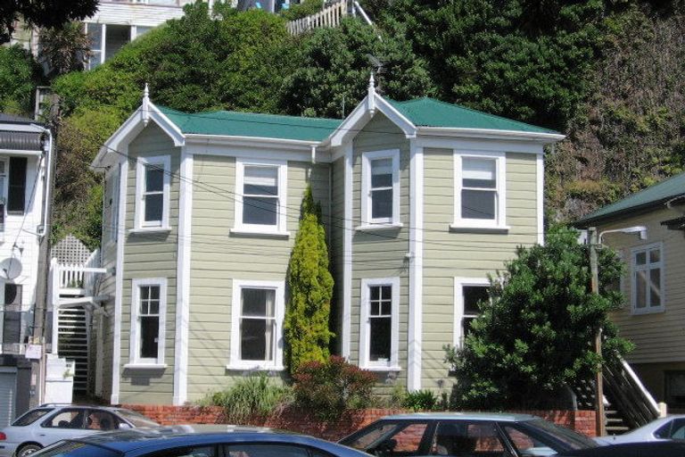 Photo of property in 110 Oriental Parade, Oriental Bay, Wellington, 6011
