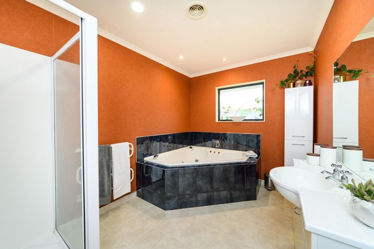 Photo of property in 54 Roberts Line, Kelvin Grove, Palmerston North, 4414