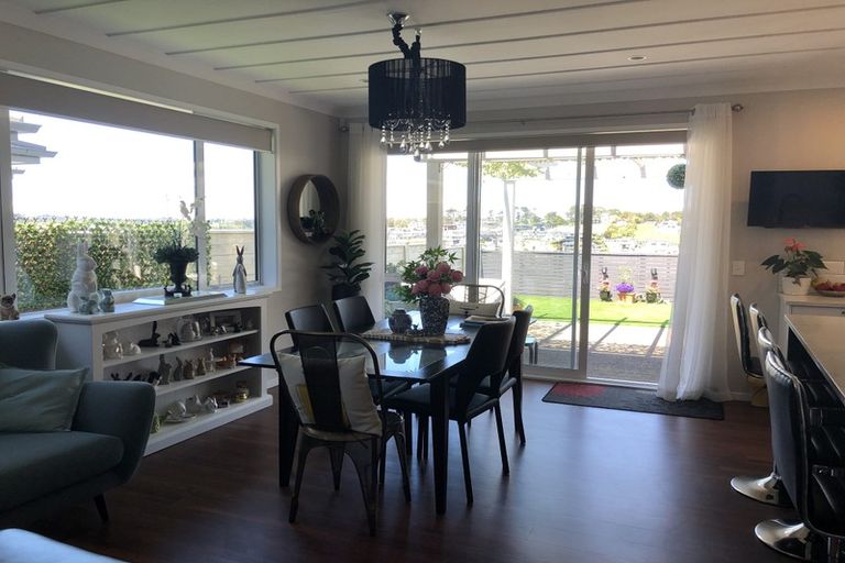 Photo of property in 28 Manuel Road, Silverdale, 0932