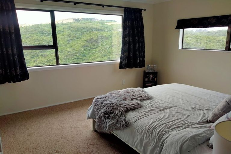 Photo of property in 35b Sunhaven Drive, Newlands, Wellington, 6037