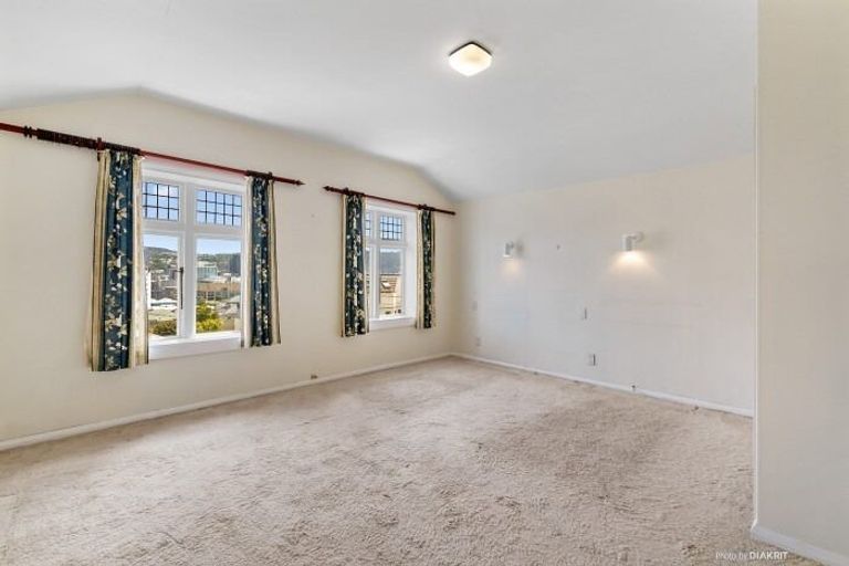 Photo of property in 18 Hawker Street, Mount Victoria, Wellington, 6011