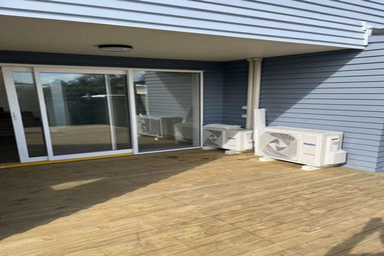 Photo of property in 52c Convair Crescent, Mangere, Auckland, 2022