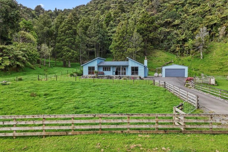 Photo of property in 139 Te Mahoe Road, Mokau, 4376