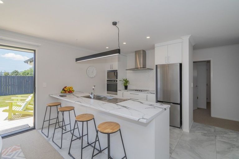 Photo of property in 8 Palm Drive, Whitianga, 3510