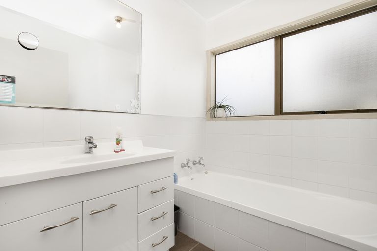 Photo of property in 12 Tilbrook Place, Papakura, 2110